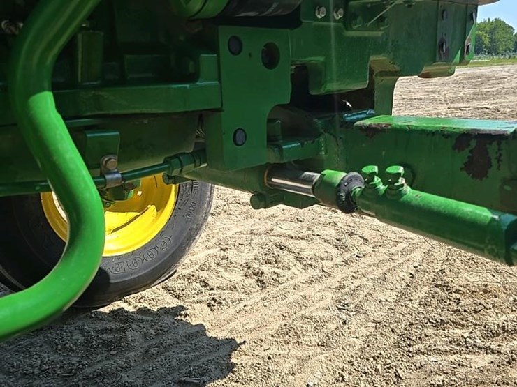 2015-john-deere-5065e-image-47