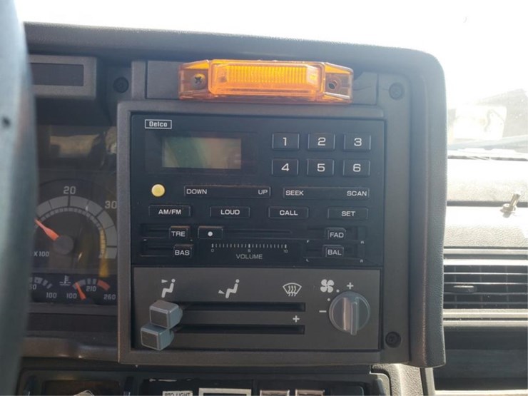 #359-•-1997-gmc-c7500-digger-derricks-truck-image-54