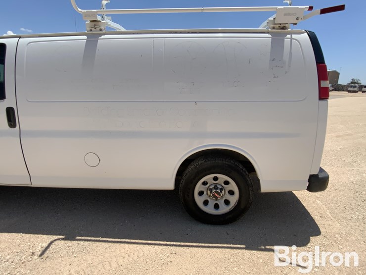 2014-utility-van-image-11