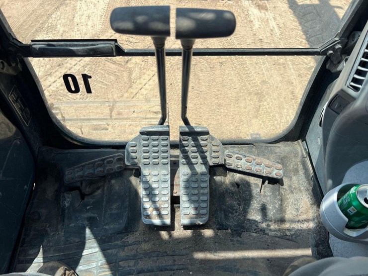 2013-deere-470g-lc-image-46