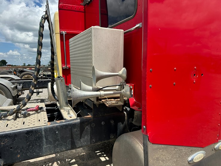 2003-peterbilt-379-image-51
