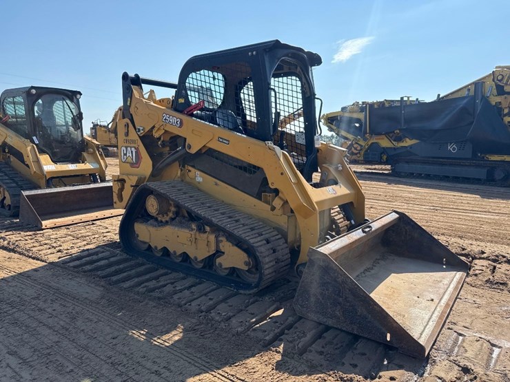 2022-caterpillar-259d3-image-4