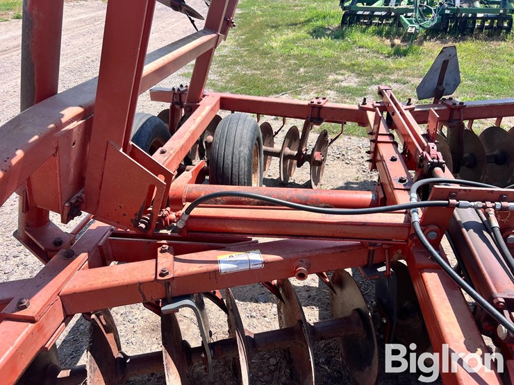 massey-ferguson-820-image-15