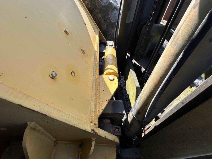2010-caterpillar-cm1210106-rought-terrain-forklift-image-26