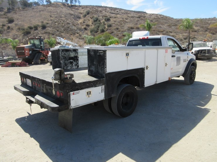 2018-dodge-ram-5500hd-image-3