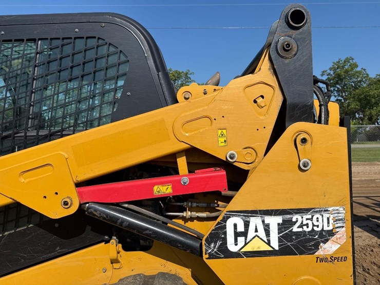 2014-caterpillar-259d-image-21