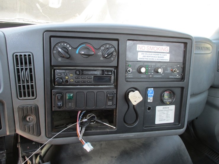 2006-international-durastar-4300-image-9