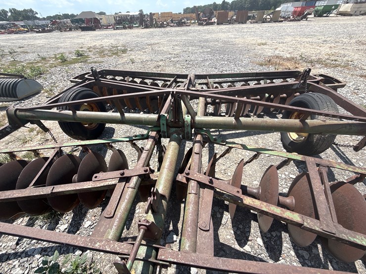 john-deere-10-image-12