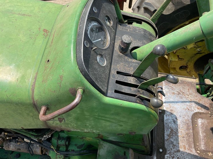 john-deere-3010-image-34