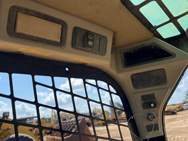 caterpillar-259d-image-30