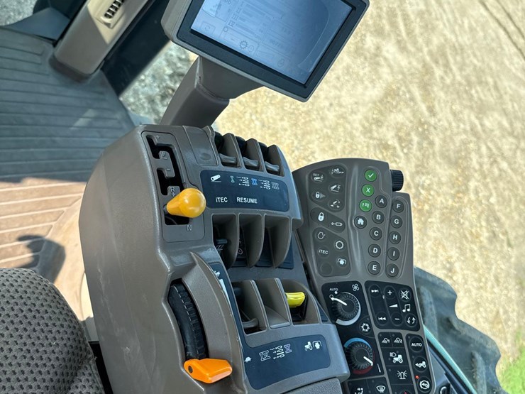 2013-john-deere-8260r-image-68