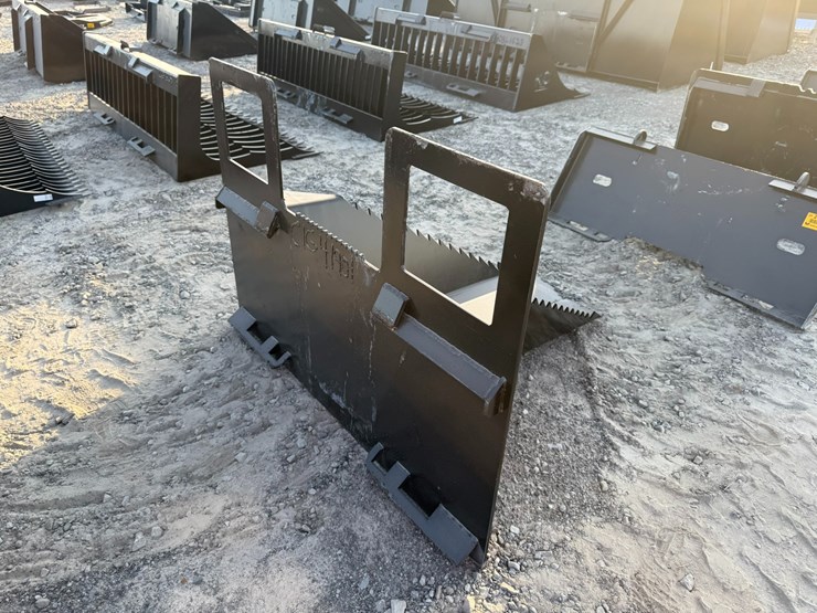#2081-•-kc-40"-skid-steer-spade-bucket-inv#:-25302-image-1