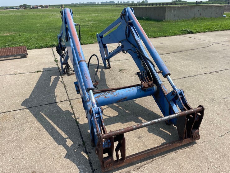 new-holland-72lb-image-17