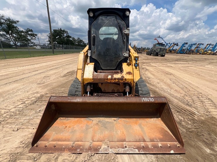 2016-caterpillar-259d-image-7