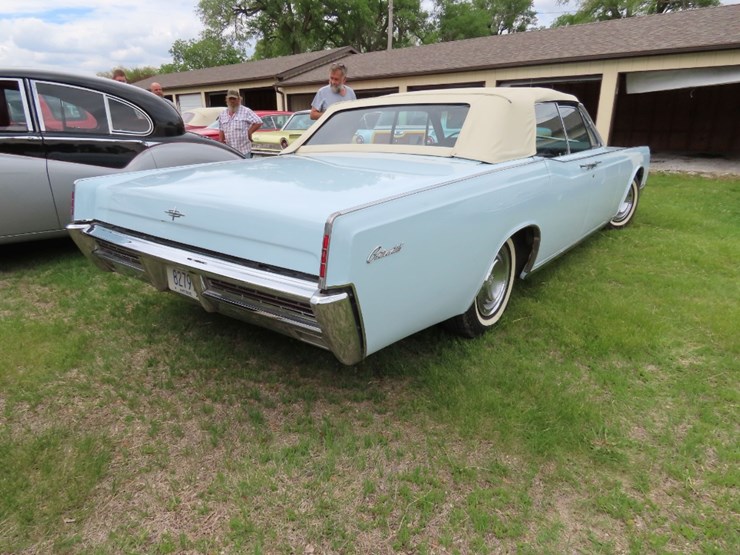 1967-lincoln-continental-convertible-image-5