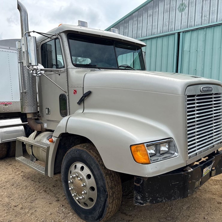 2000 FREIGHTLINER FLD112