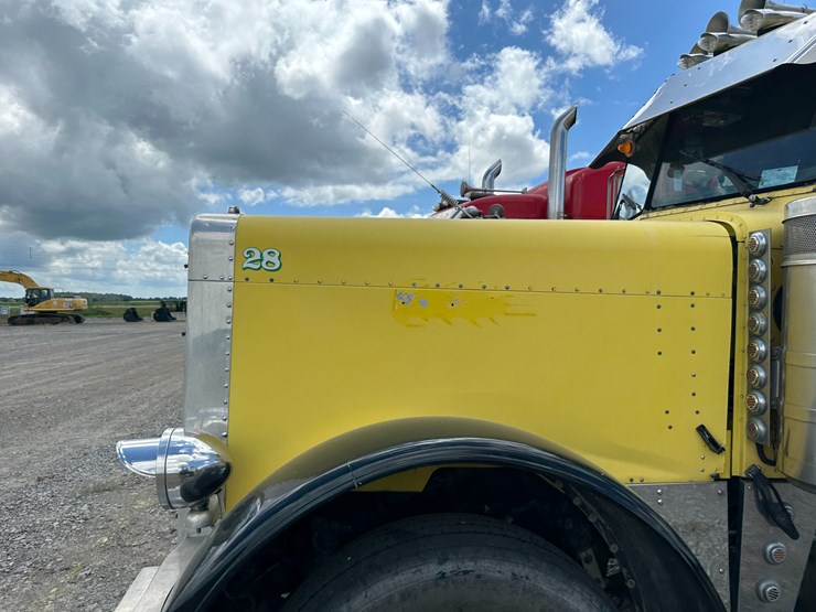 1998-peterbilt-379-image-38