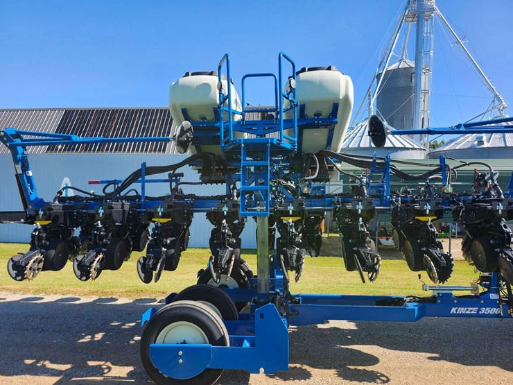 2019-kinze-3500-image-7