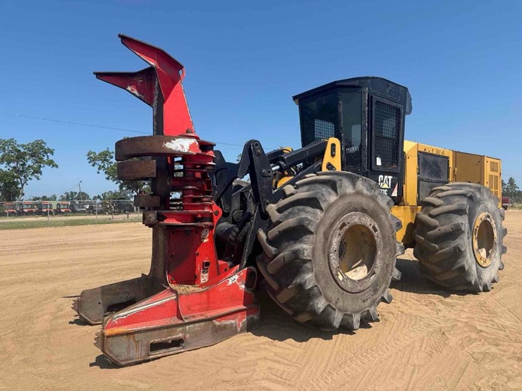 2015-caterpillar-573c-image-2