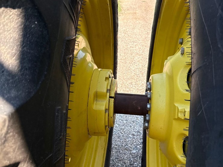 2013-john-deere-8260r-image-10