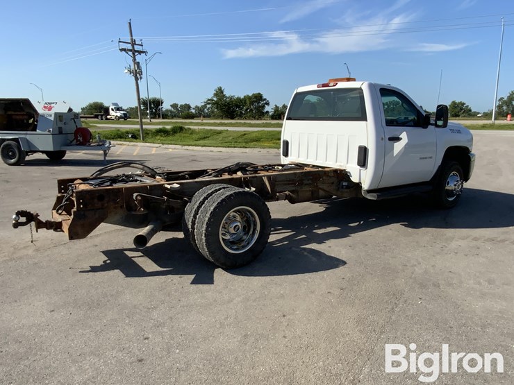 2013-chevrolet-3500hd-image-5