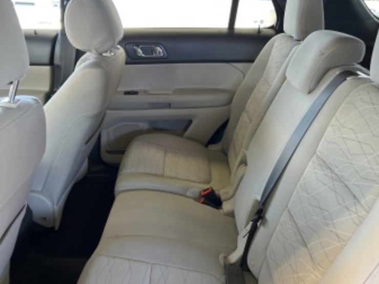 2013-ford-explorer-image-22