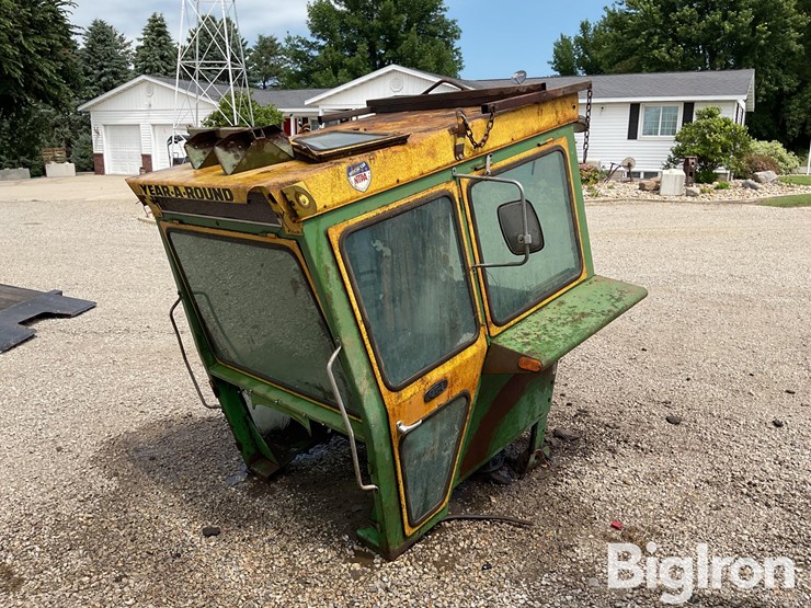 john-deere-year-round-cab-image-1