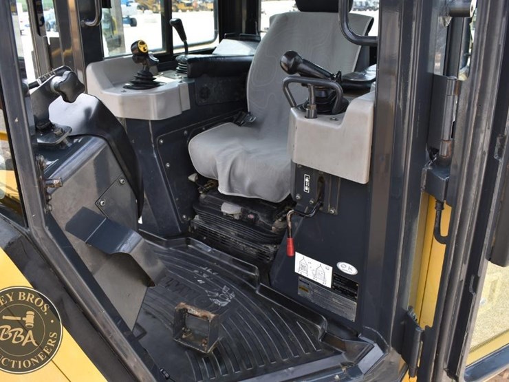 2015-komatsu-d61exi-23-image-44