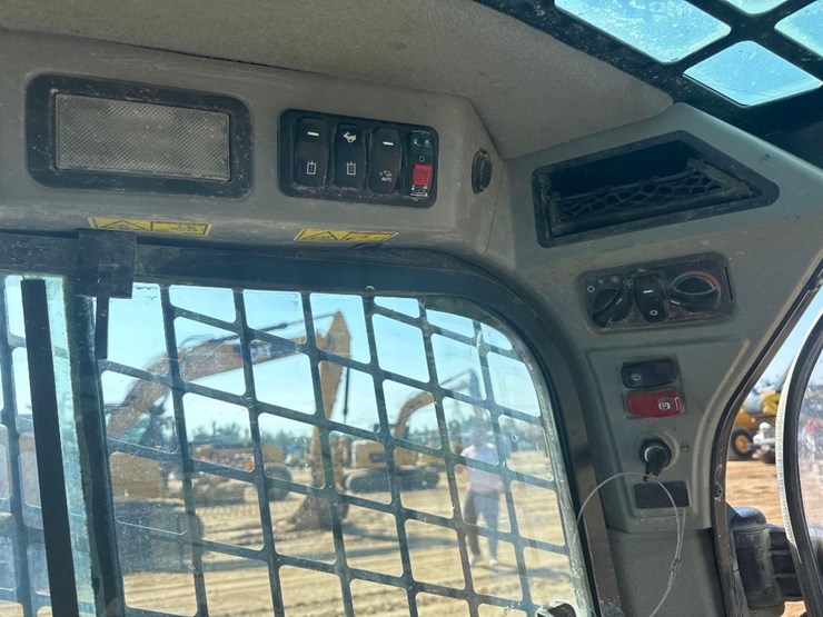 2022-caterpillar-259d3-image-31