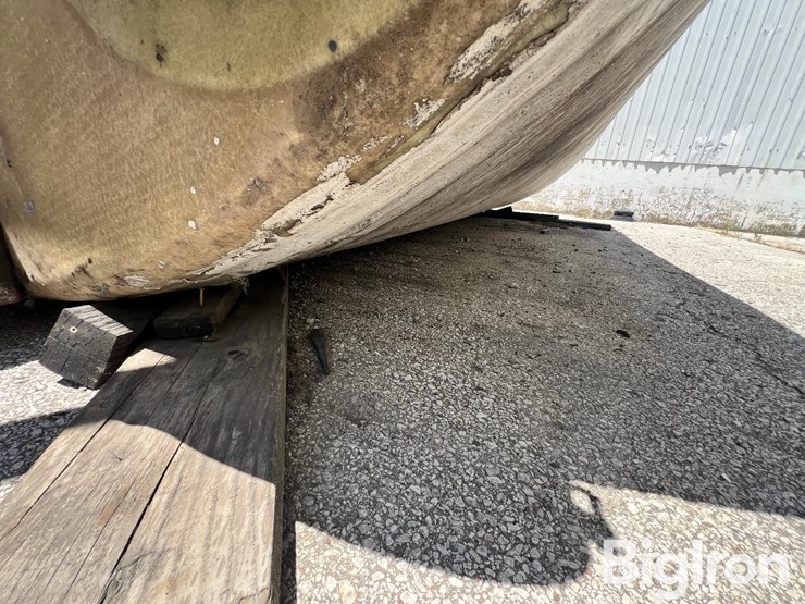 8,000-gallon-(approx.)-fiberglass-liquid-feed-storage-tank-image-15