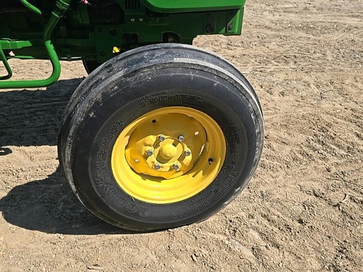 2015-john-deere-5065e-image-36