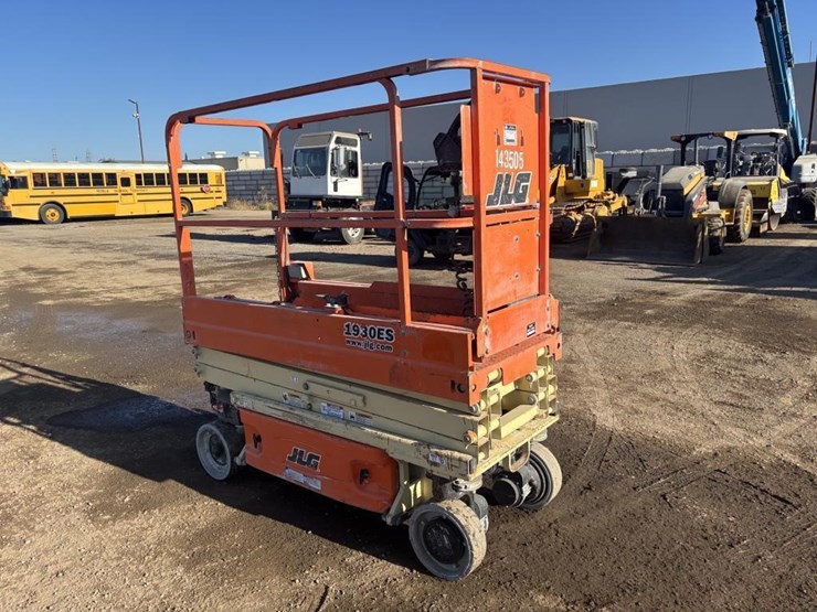 2015-jlg-1930es-image-2