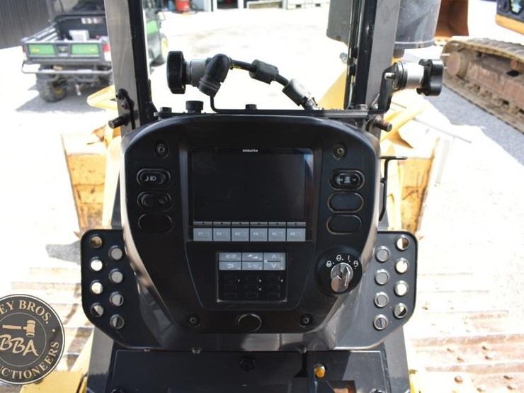 2015-komatsu-d61exi-23-image-47