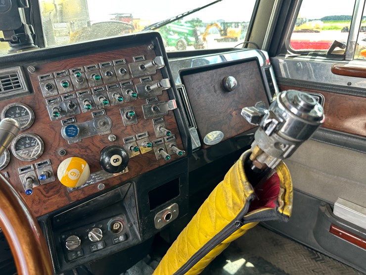 1998-peterbilt-379-image-75