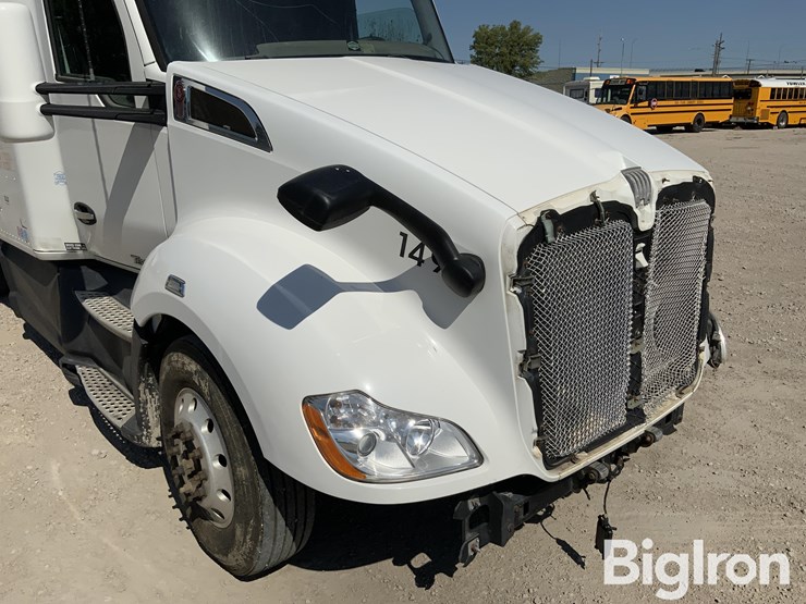 2017-kenworth-t680-image-11