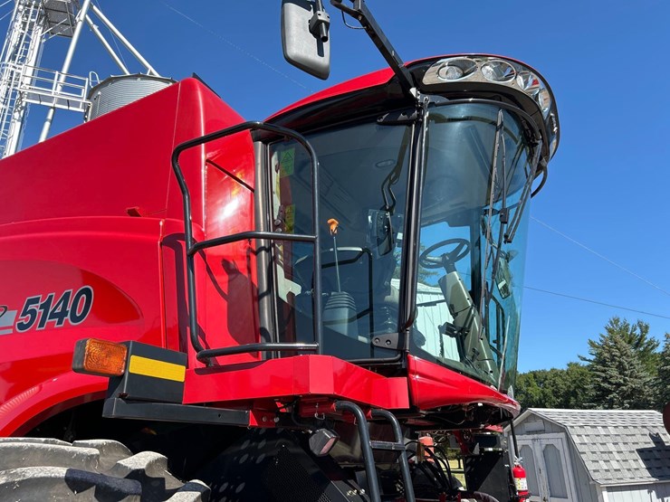 2014-case-ih-5140-image-31