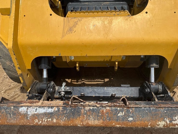 2022-caterpillar-246d3-image-17