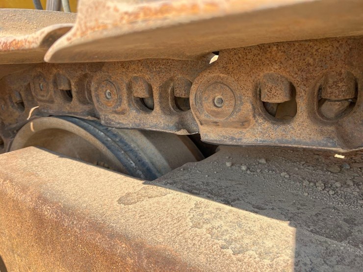 2018-caterpillar-d8t-image-11