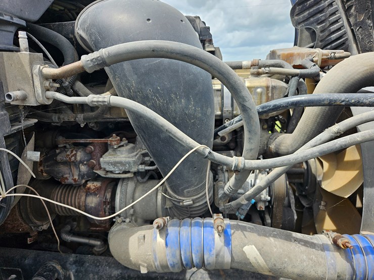 2009-freightliner-cascadia-125-image-41