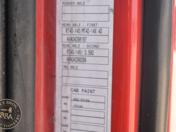 2005-volvo-vnl64t670-image-21