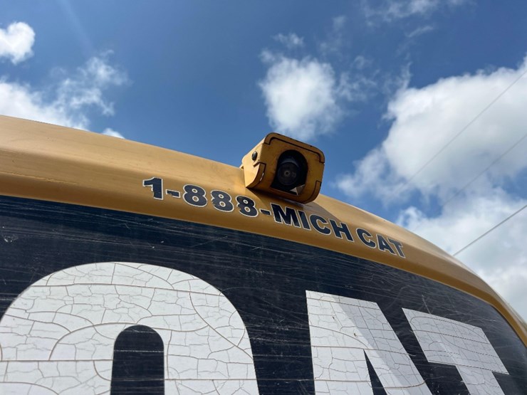 2011-caterpillar-m318d-image-22