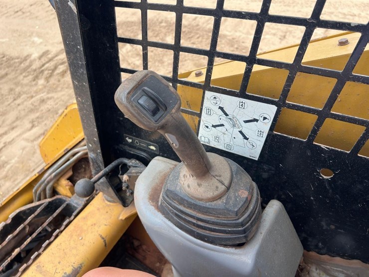 2012-caterpillar-259b3-image-27