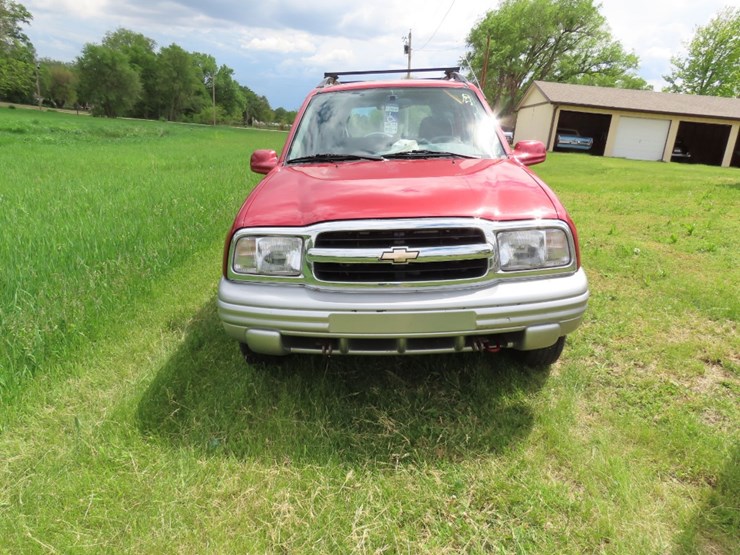 2000-chevrolet-tracker-image-3