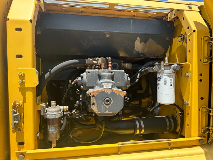 komatsu-pc200-image-55