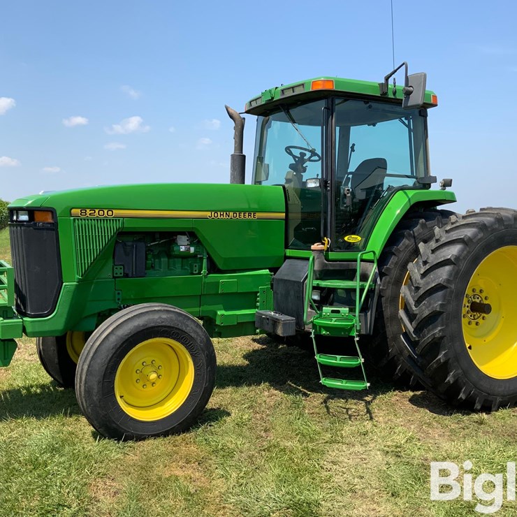 1996 JOHN DEERE 8200