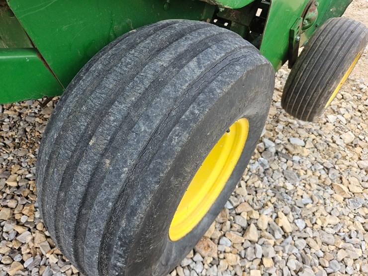 john-deere-338-image-25