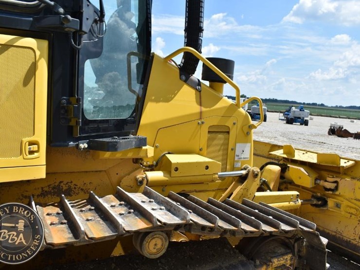 2014-komatsu-d51exi-22-image-24