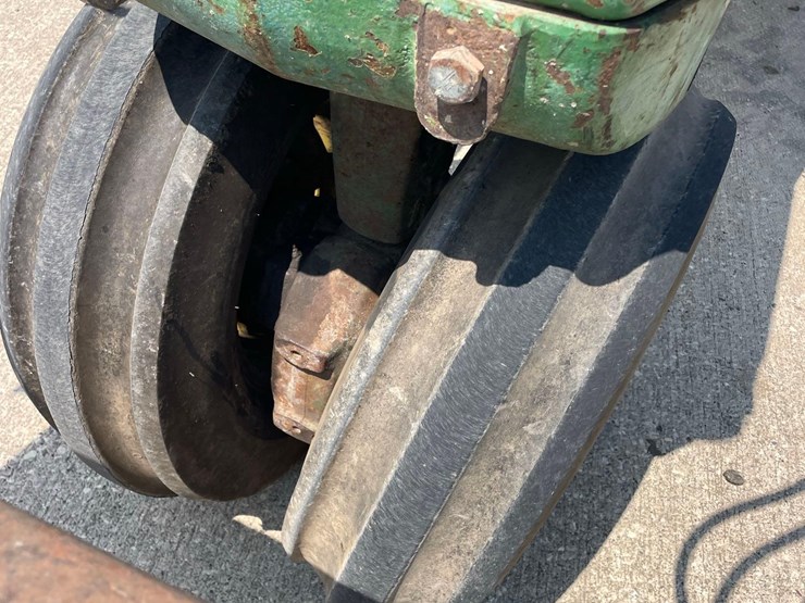 john-deere-3010-image-22