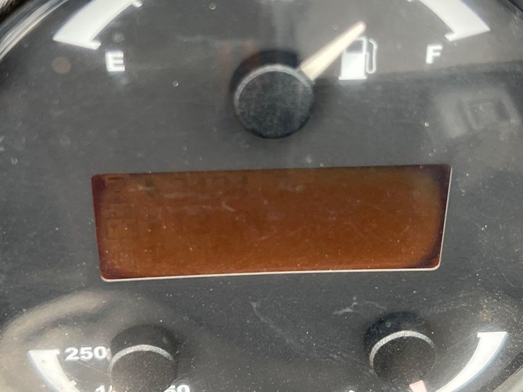 2016-caterpillar-tl642c-image-31