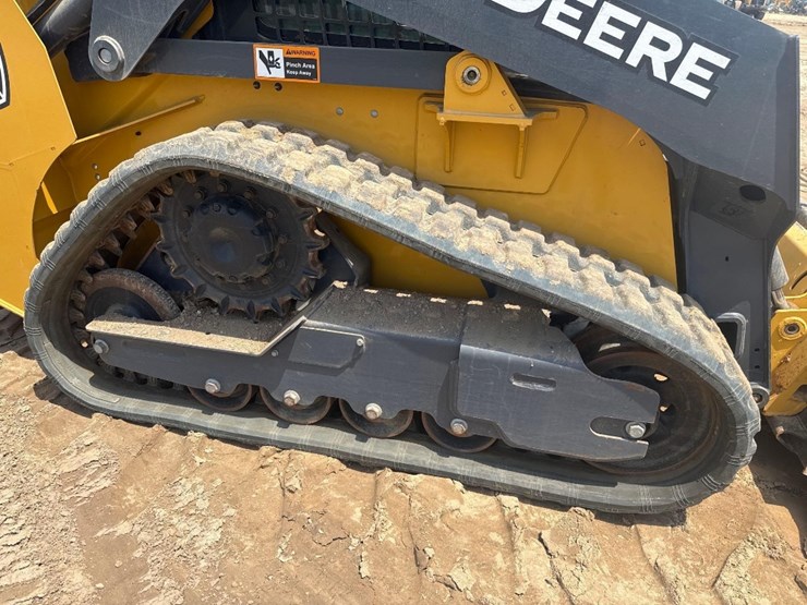 2023-deere-317g-image-12